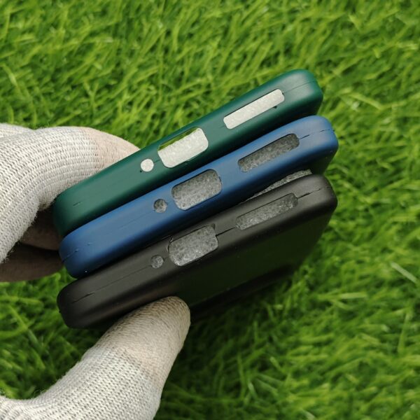 Vivo X200 OG Silicon Back Cover With Soft Cloth inside - Image 4