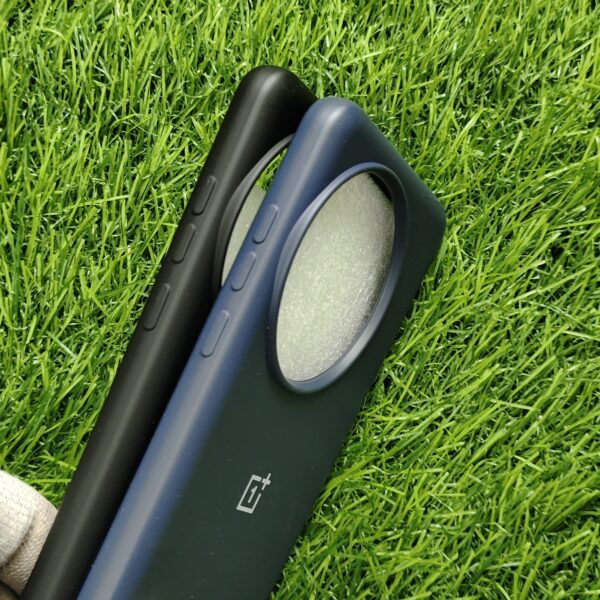 Oneplus 13 OG Silicon Back Cover With Soft Cloth inside - Image 3