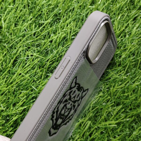 iPhone 15 Premium Tiger Back Cover - Image 3