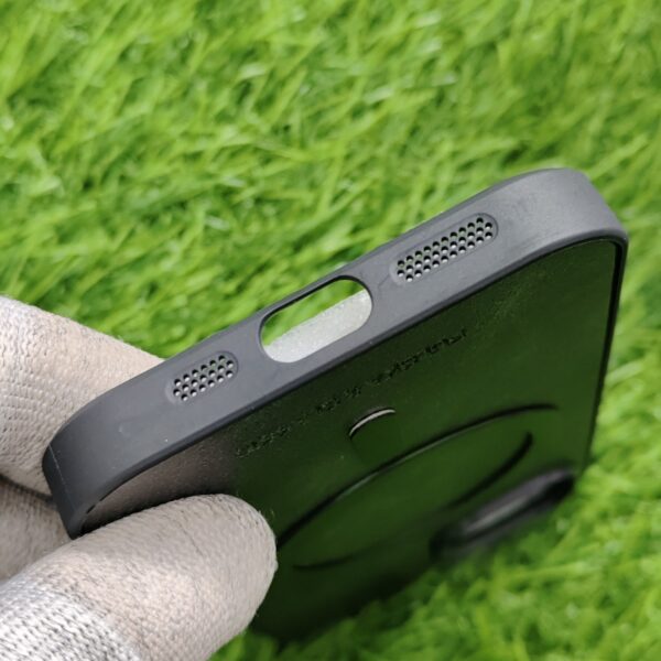 iPhone 15 Luxury Leather Back Cover with Magsafe - Image 4