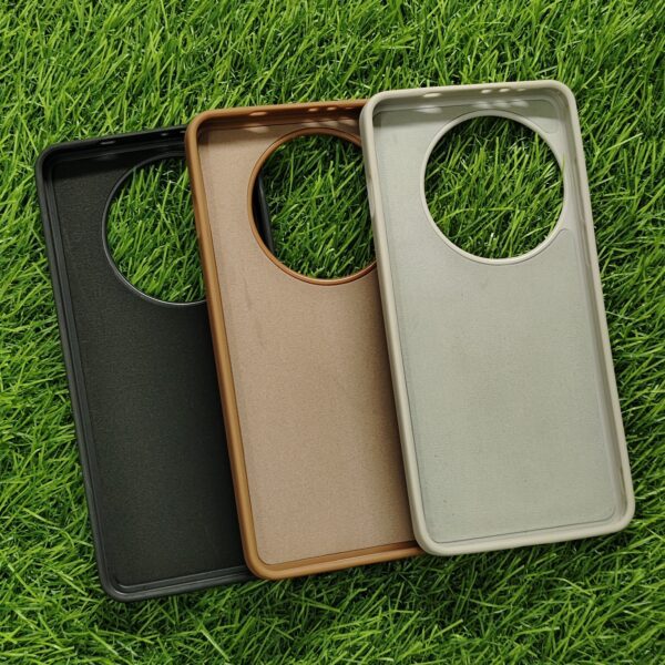 Oneplus 13 Premium Carbon Back Cover With Soft Cloth Inside - Image 7