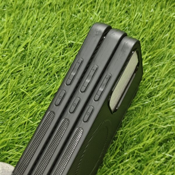 Oppo Reno 13 Premium Carbon Design Magsafe Back Cover - Image 3