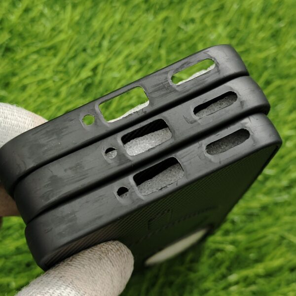 Oppo Reno 13 Premium Carbon Design Magsafe Back Cover - Image 4