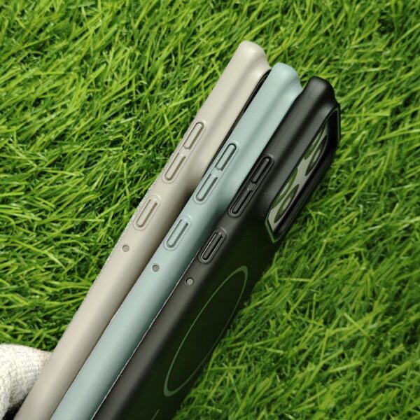 Moto Edge 60 Pro PC Hard MagSafe Back Cover Beats - Image 3