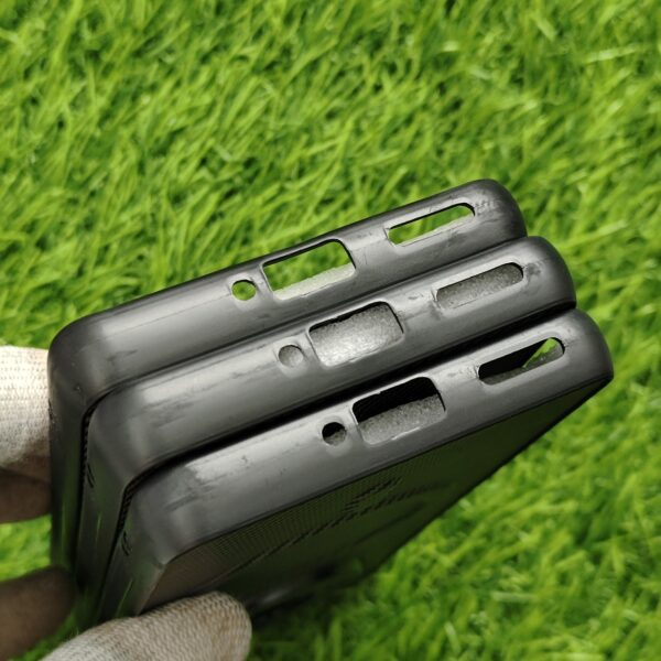 Realme 11 Pro & 11 Pro Plus & Narzo 60 Pro Premium Carbon Design Magsafe Back Cover - Image 4