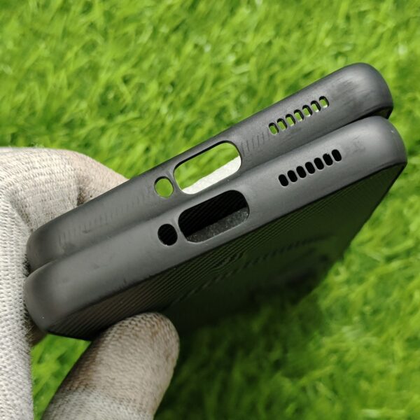 iQOO Z5 Premium Carbon Design Magsafe Back Cover - Image 4