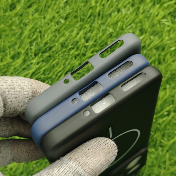 Realme 15 Silicon No Magsafe Back Cover With Cloth Inside - Image 4