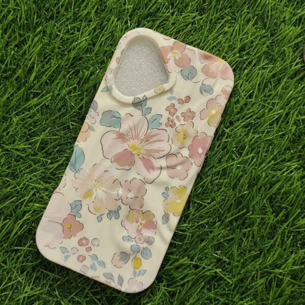 iPhone 17 & 17 Air & 17 Pro & 17 Pro Max Silicon Flower Wavy Back Cover For Girls