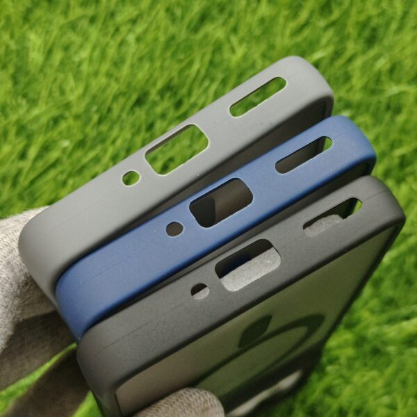 Motorola Edge 50 Ultra Matte Skin Back Cover No Magsafe - Image 4