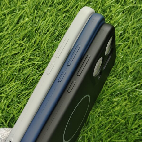 Oppo Reno 14 Pro Silicon No Magsafe Back Cover With Cloth Inside - Image 3