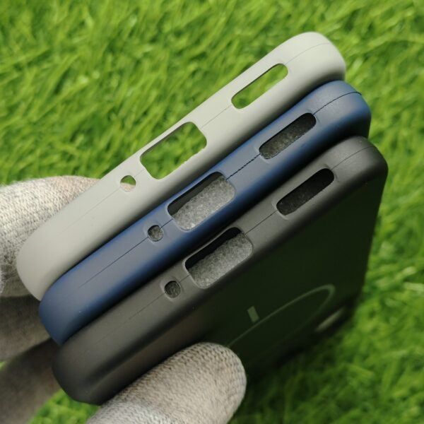 Oppo Reno 14 Pro Silicon No Magsafe Back Cover With Cloth Inside - Image 4