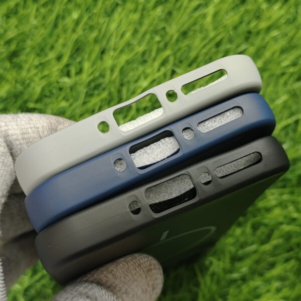 Oneplus 13s Silicon No Magsafe Back Cover With Cloth Inside - Image 4