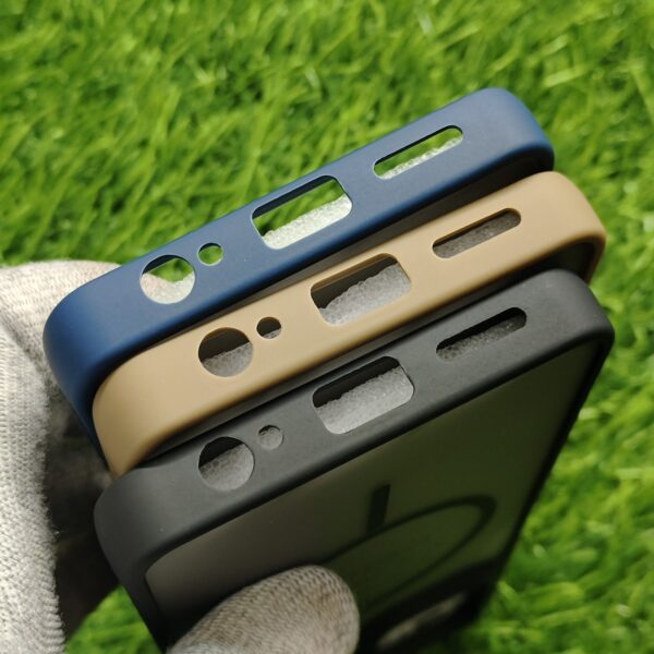 Redmi Note 10 Matte Skin Back Cover No Magsafe - Image 4
