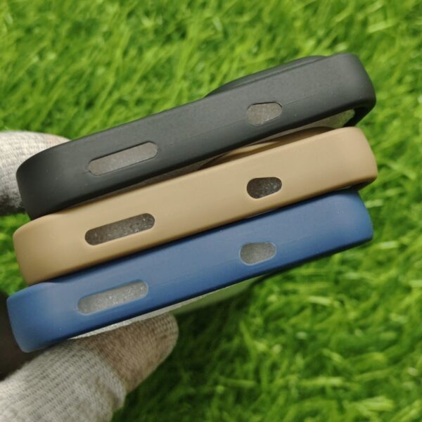 Redmi Note 10 Matte Skin Back Cover No Magsafe - Image 5