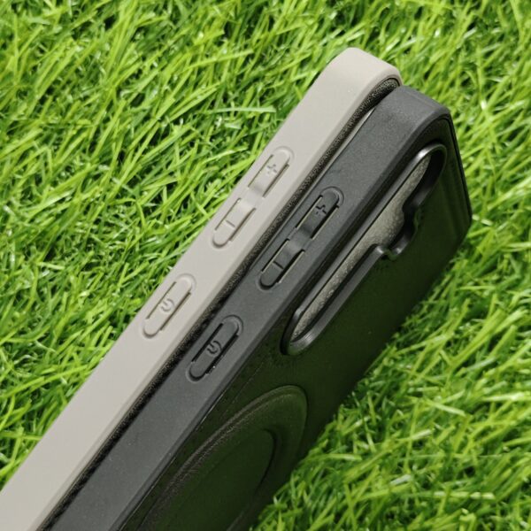 Samsung Galaxy S24 Premium Leather Magsafe Back Cover With Straps - Image 3