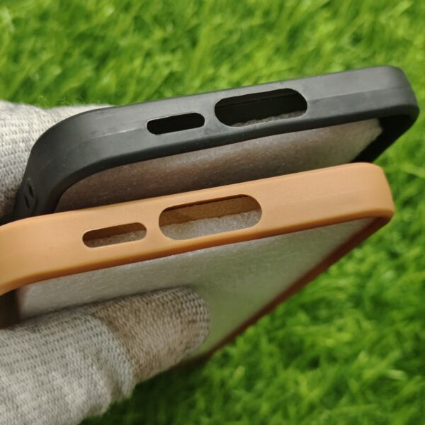Samsung Galaxy S24 FE Premium Leather Magsafe Back Cover With Straps - Image 4