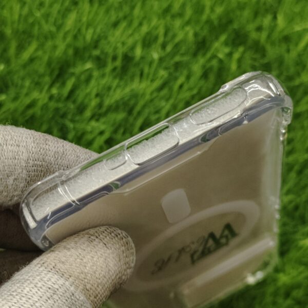 Motorola Edge 60 Pro Shockproof Silicon Transparent Back Cover No Magsafe - Image 4