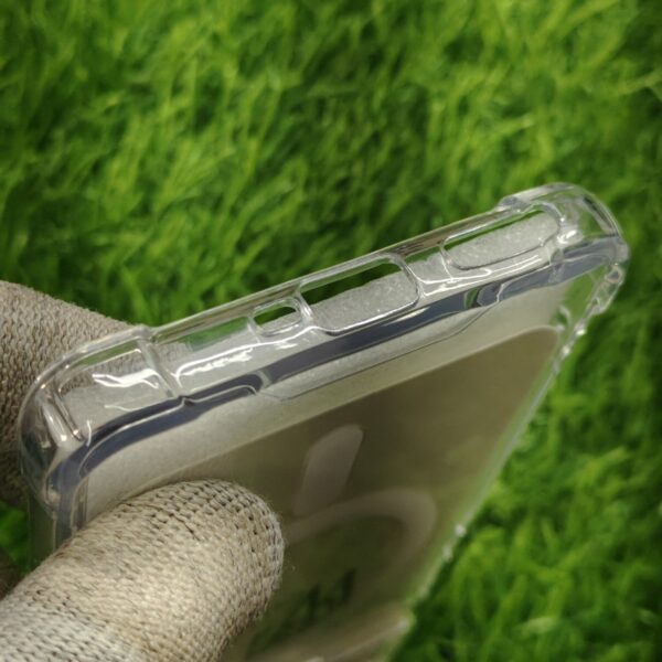 Motorola Edge 60 & Edge 60 Fusion Shockproof Silicon Transparent Back Cover No Magsafe - Image 4