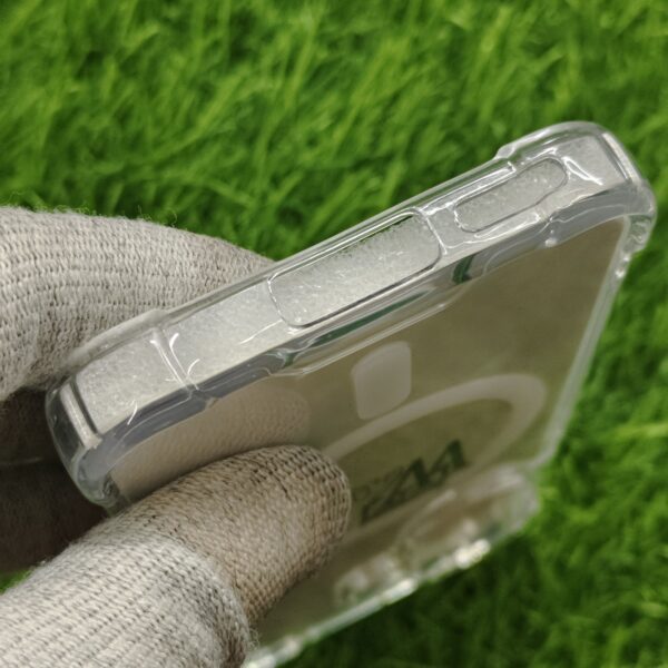Vivo X200 FE Shockproof Silicon Transparent Back Cover No Magsafe - Image 4