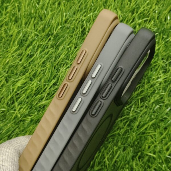 Redmi Note 14 Matte Skin Back Cover No Magsafe - Image 3
