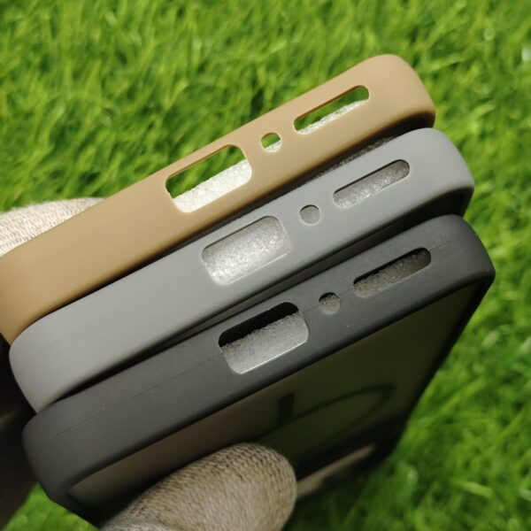 Redmi Note 14 Matte Skin Back Cover No Magsafe - Image 4