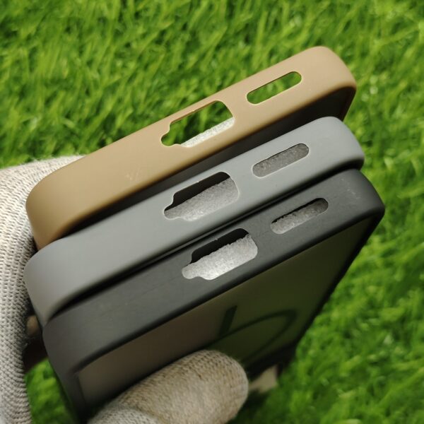 Redmi Note 13 Pro Matte Skin Back Cover No Magsafe - Image 4