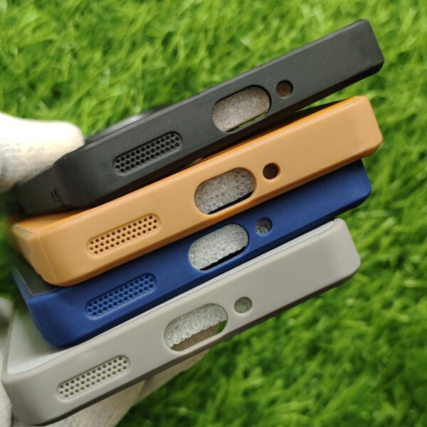 Realme 12 Pro Plus & 12 Pro Premium Leather Magsafe Back Cover - Image 4