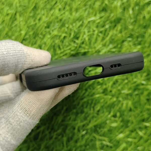 iPhone 16 & 16 Pro & 16 Pro Max Premium IC Working Silicon Magsafe Back Cover With Cloth Inside - Image 4