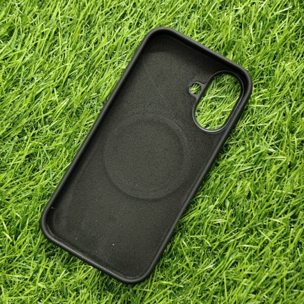 iPhone 16 & 16 Pro & 16 Pro Max Premium IC Working Silicon Magsafe Back Cover With Cloth Inside - Image 6