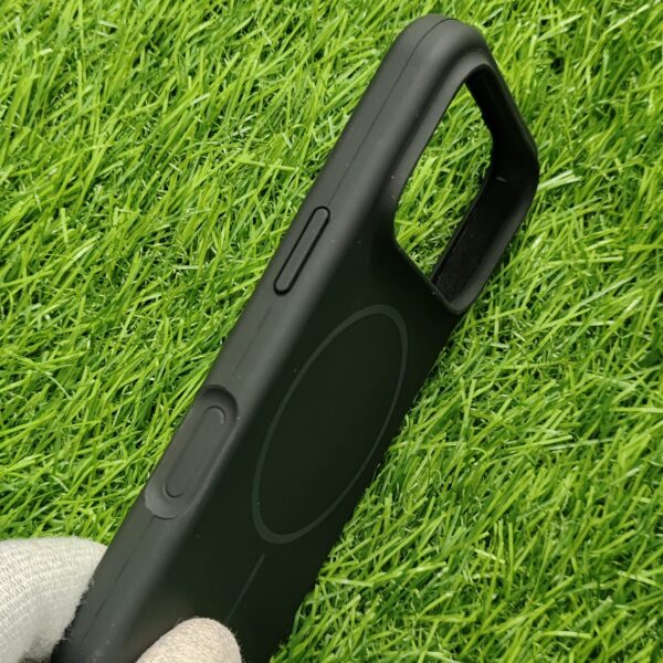 iPhone 17 & 17 Pro & 17 Pro Max Premium IC Working Silicon Magsafe Back Cover With Cloth Inside - Image 3