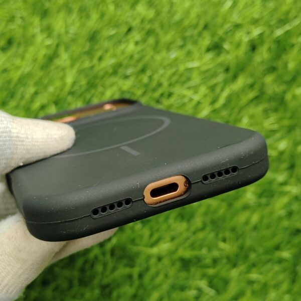 iPhone 17 & 17 Pro & 17 Pro Max Premium IC Working Silicon Magsafe Back Cover With Cloth Inside - Image 10