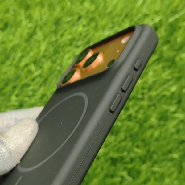 iPhone 16 & 16 Pro & 16 Pro Max Premium IC Working Silicon Magsafe Back Cover With Cloth Inside