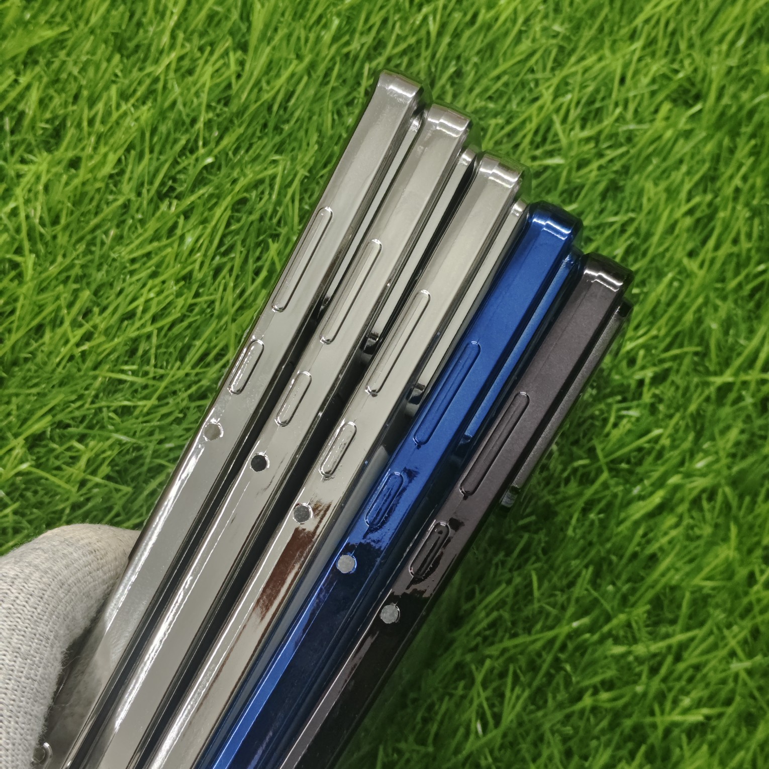 Motorola Edge 60 Fusion Luxury Matte Chrome Finish Magsafe Back Cover - Image 3