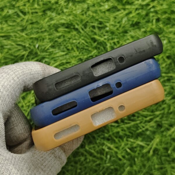 Realme GT 6 & 6T Premium Leather Finish Back Cover No Magsafe - Image 4