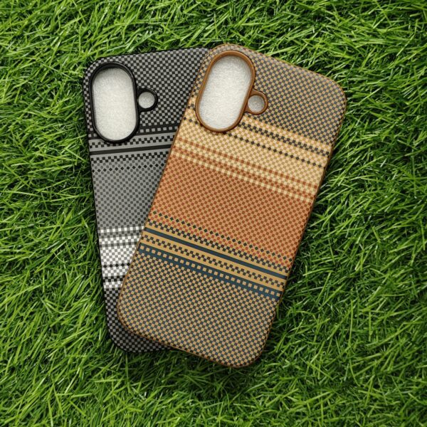 iPhone 16 & 16 Pro & 16 Pro Max Premium Pixel Design Back Cover With Cloth Inside - Image 4