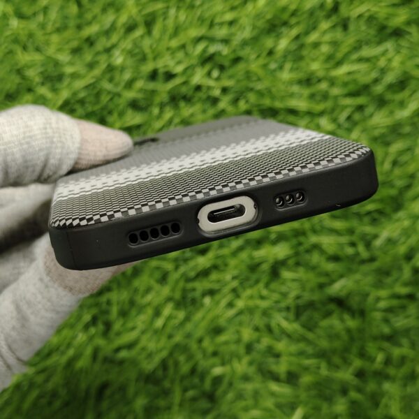 iPhone 16 & 16 Pro & 16 Pro Max Premium Pixel Design Back Cover With Cloth Inside - Image 17