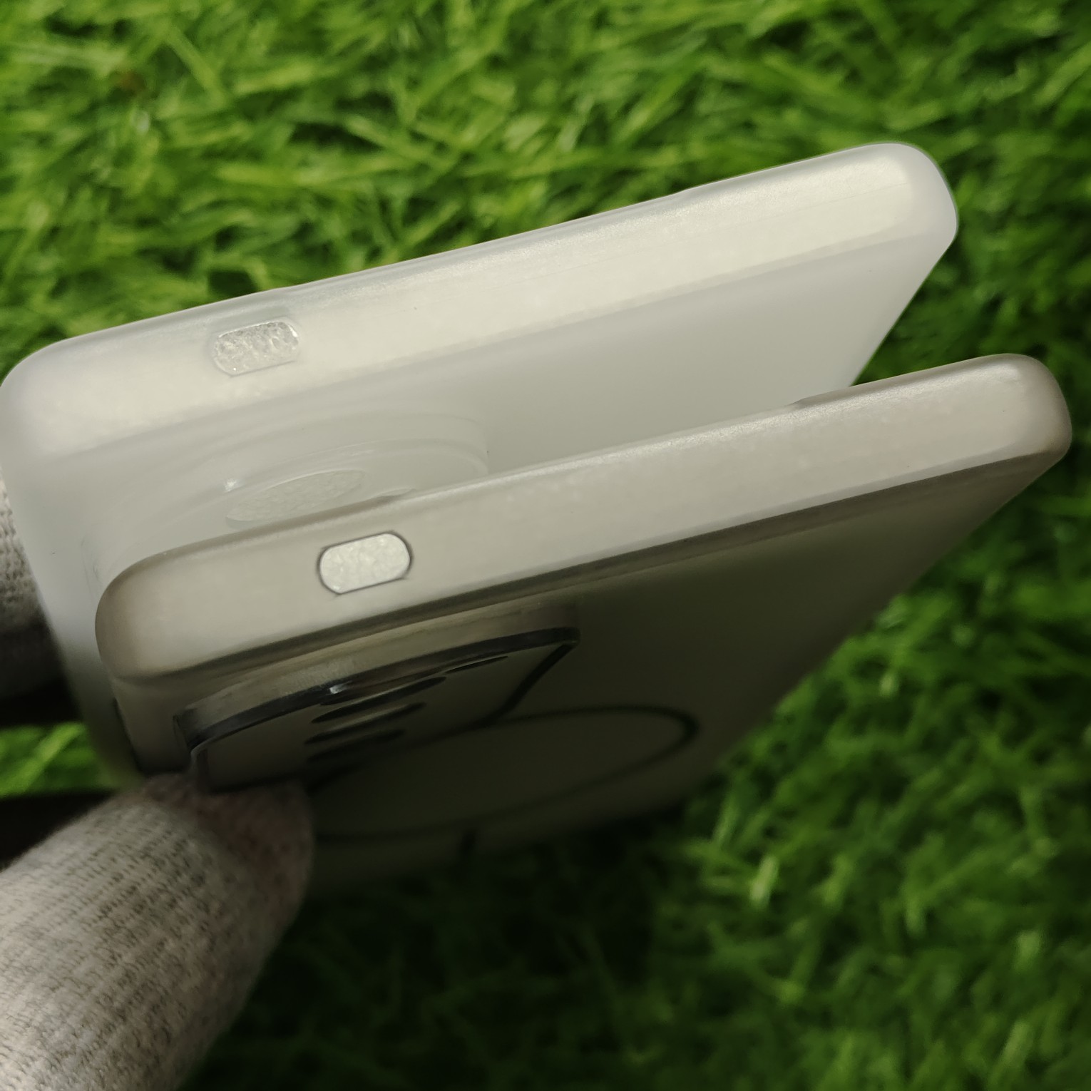 Vivo V40 & V40 Pro & T3 Ultra Paper Silicon Shadow Back Cover No Magsafe - Image 5