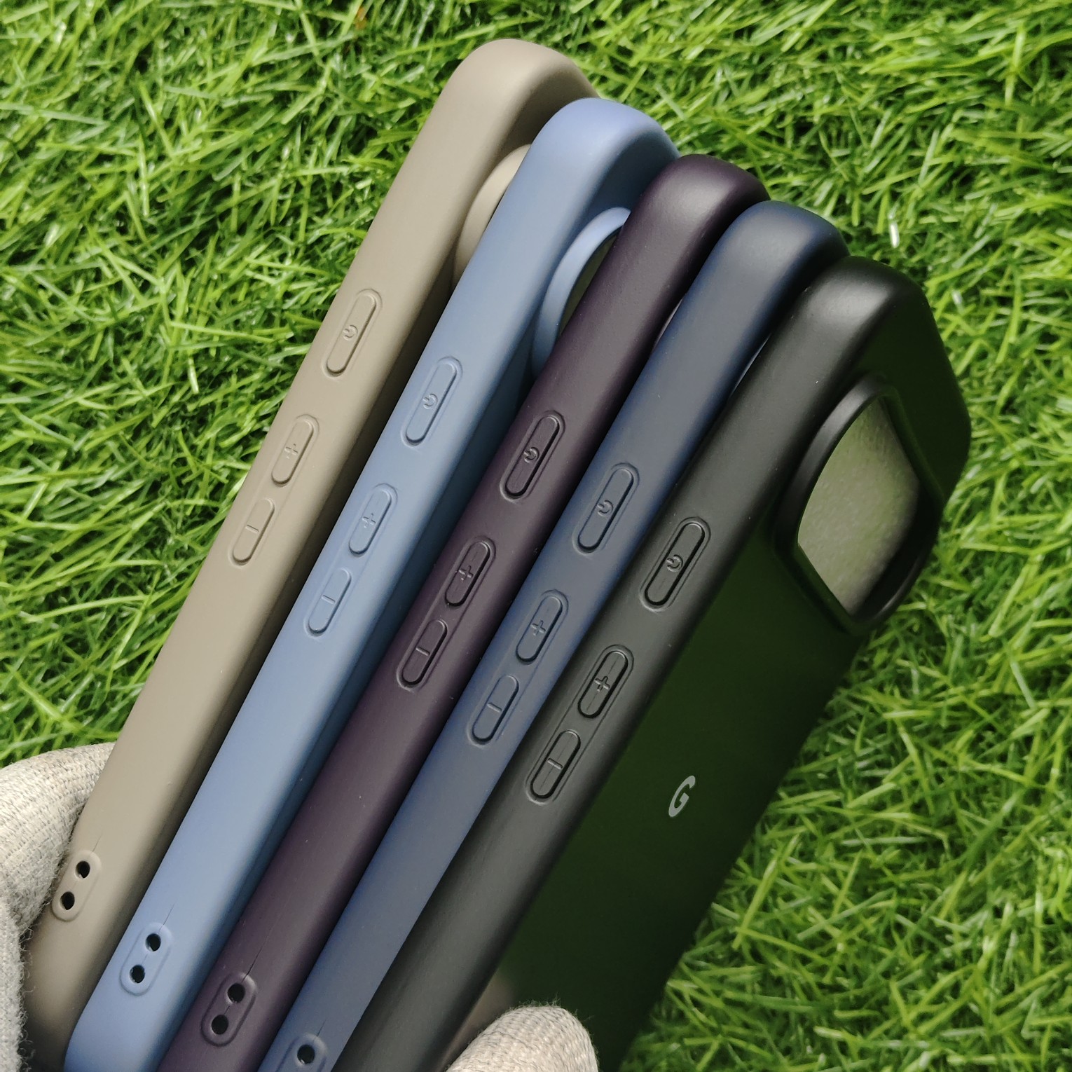 Google Pixel 10 & 10 Pro OG Silicon Back Cover With Soft Cloth inside - Image 3