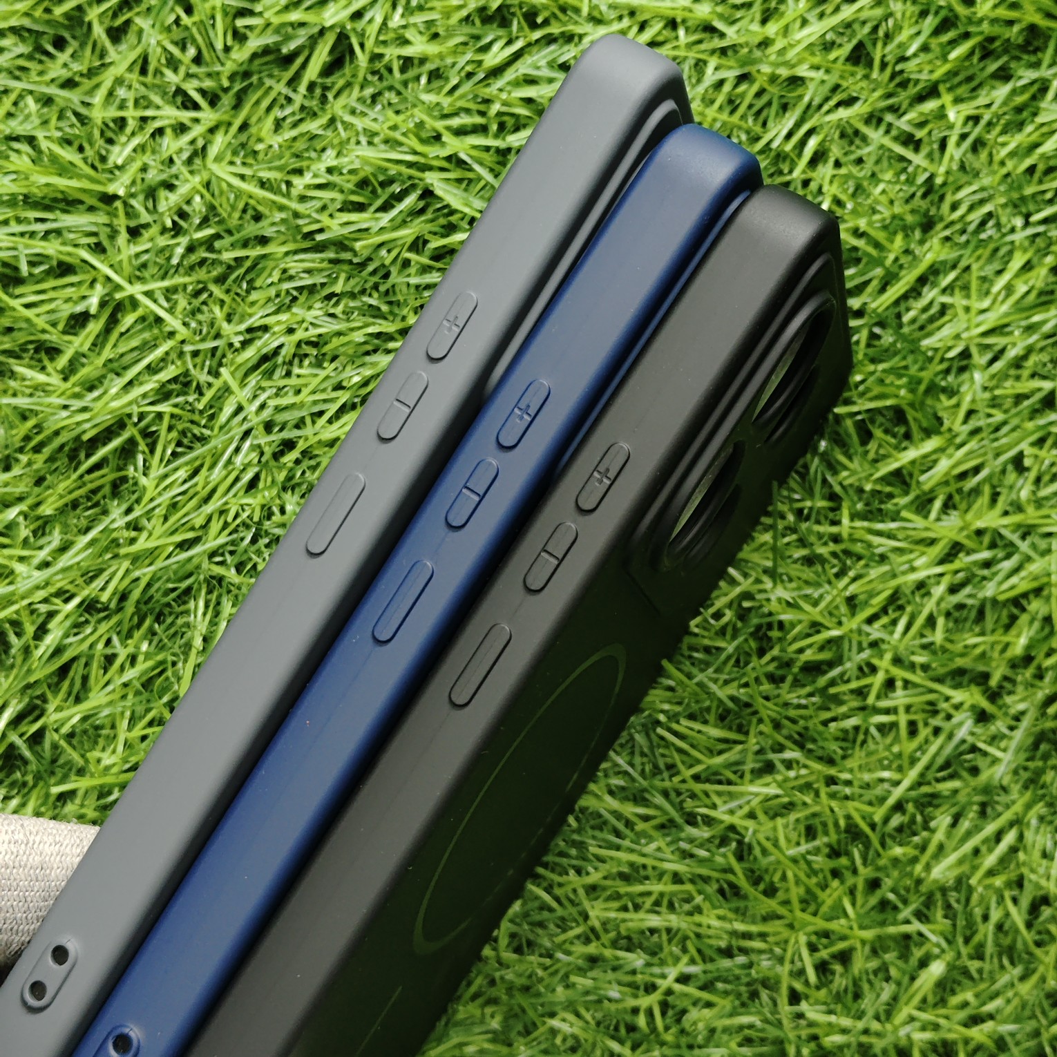 Redmi Note 13 Pro Silicon No Magsafe Back Cover With Cloth Inside - Image 3