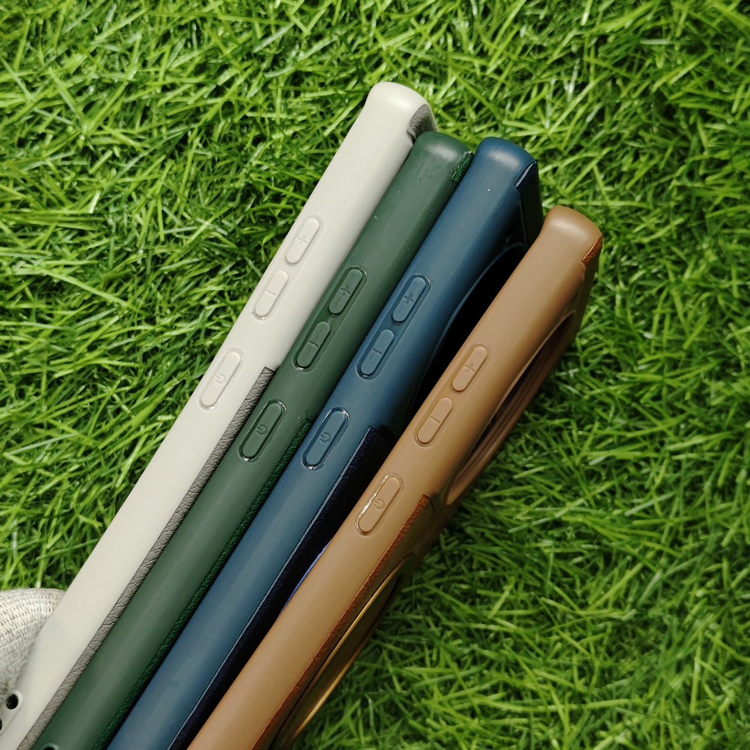 Oneplus 12R Premium Leather Magsafe Back Cover With Cloth Inside - Image 3