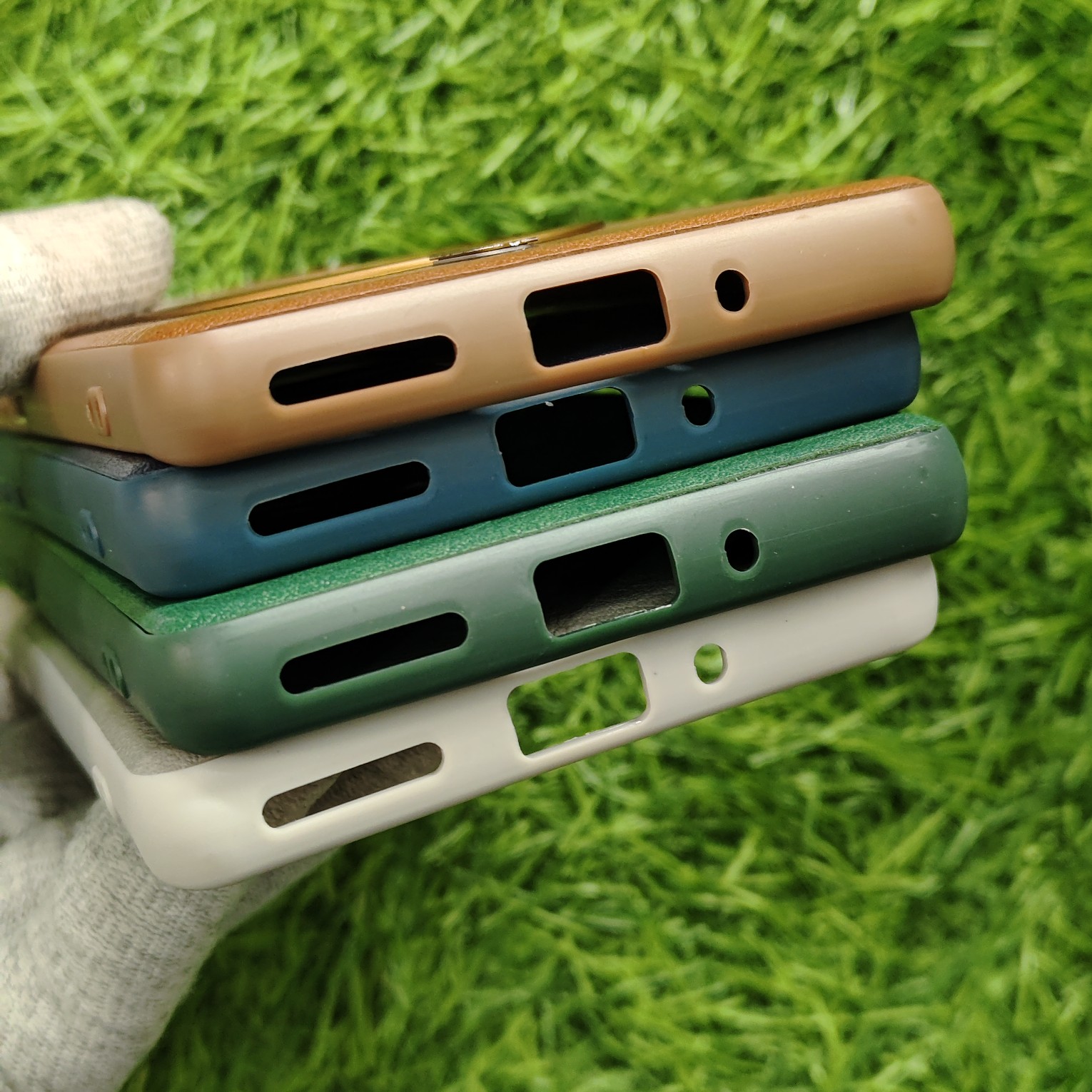 Oneplus 12R Premium Leather Magsafe Back Cover With Cloth Inside - Image 4