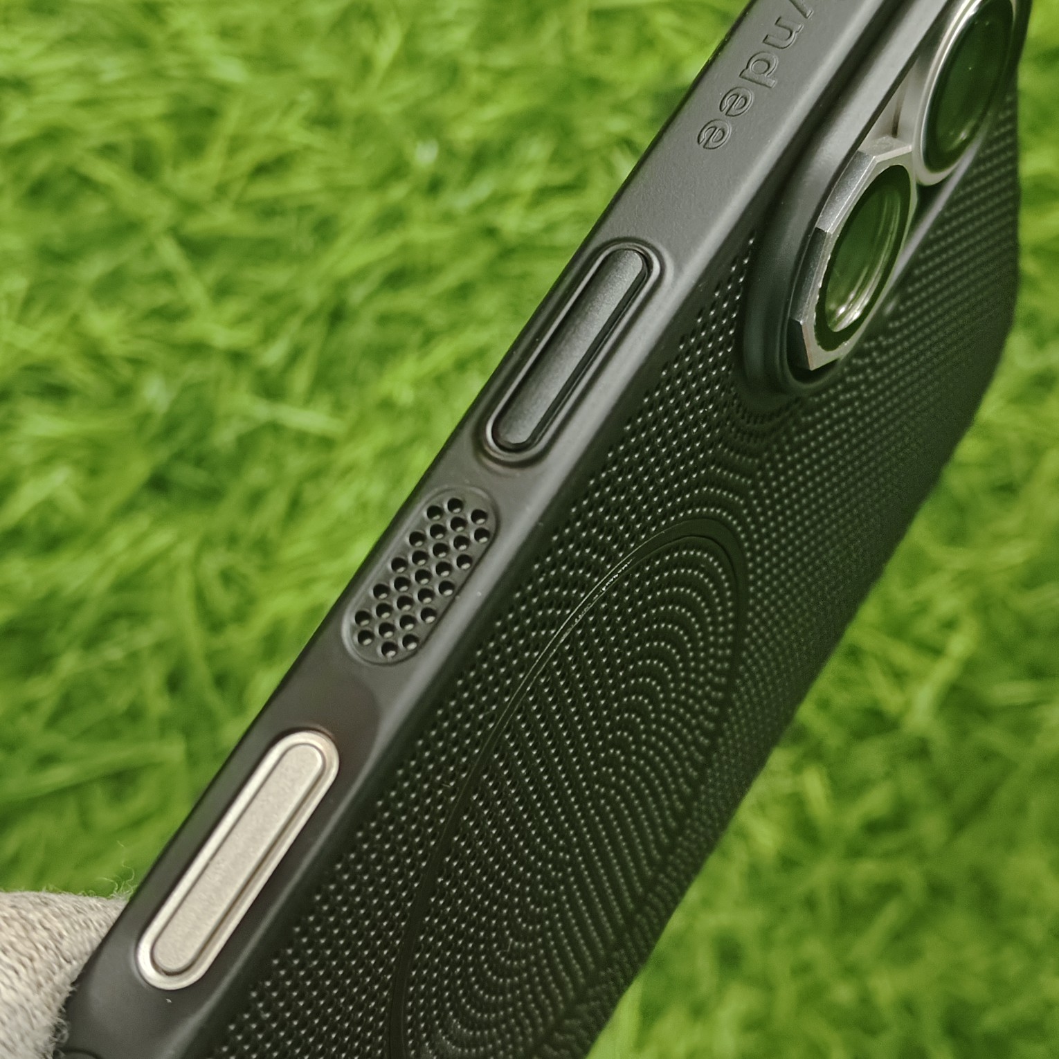 iPhone 16 & 16 Pro & 16 Pro Max Stylish Air Back Cover - Image 9