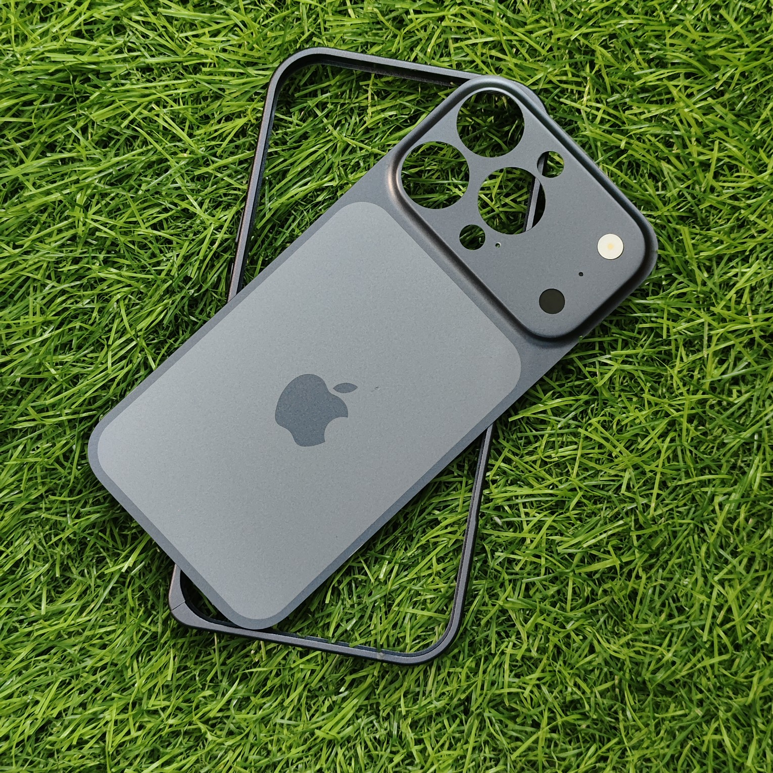 iPhone 16 & 16 Pro & 16 Pro Max Premium Hard Case Frame Convertor Back Cover - Image 7