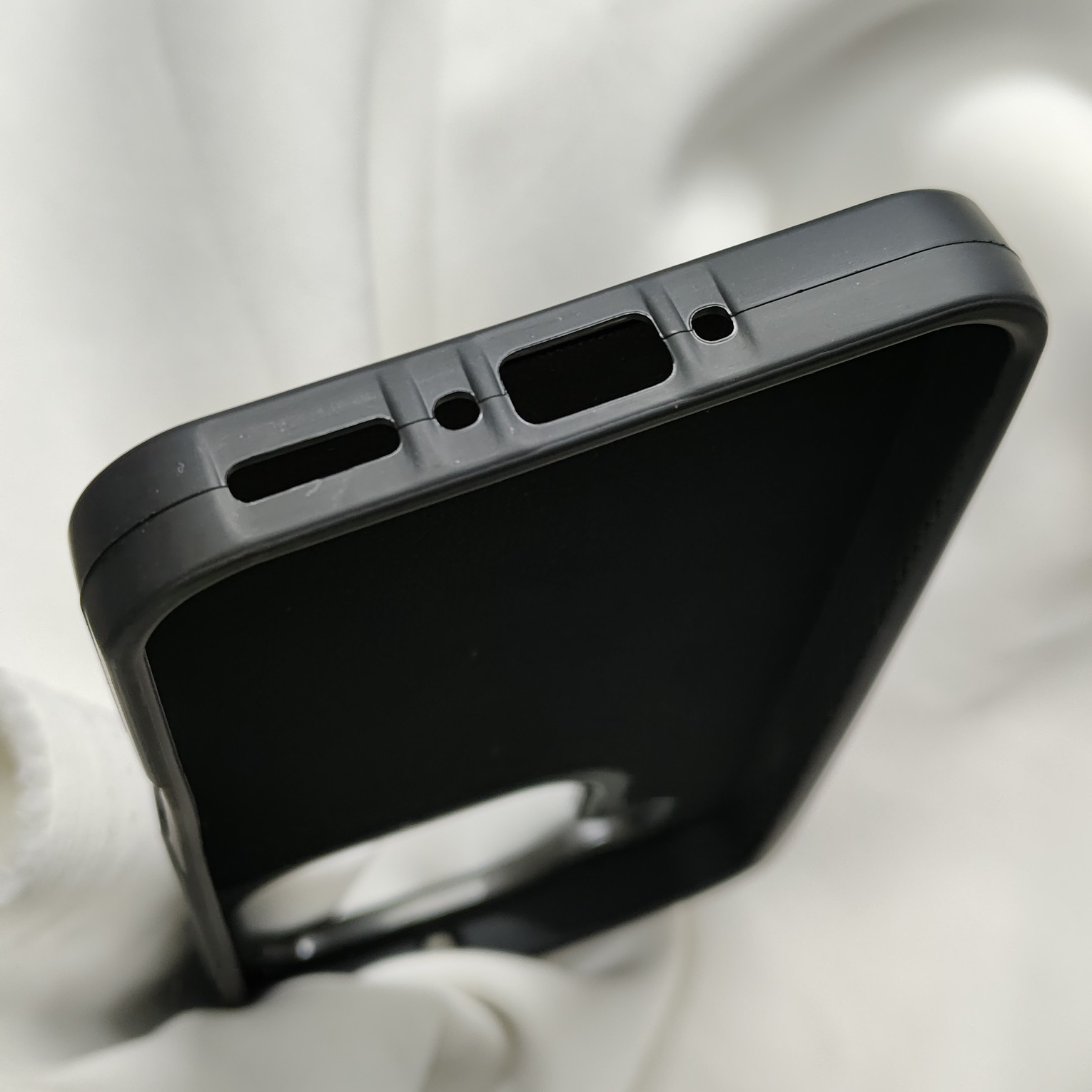 Oppo Find X9 Pro Black Nilkin Back Cover With Cloth Inside - Image 4