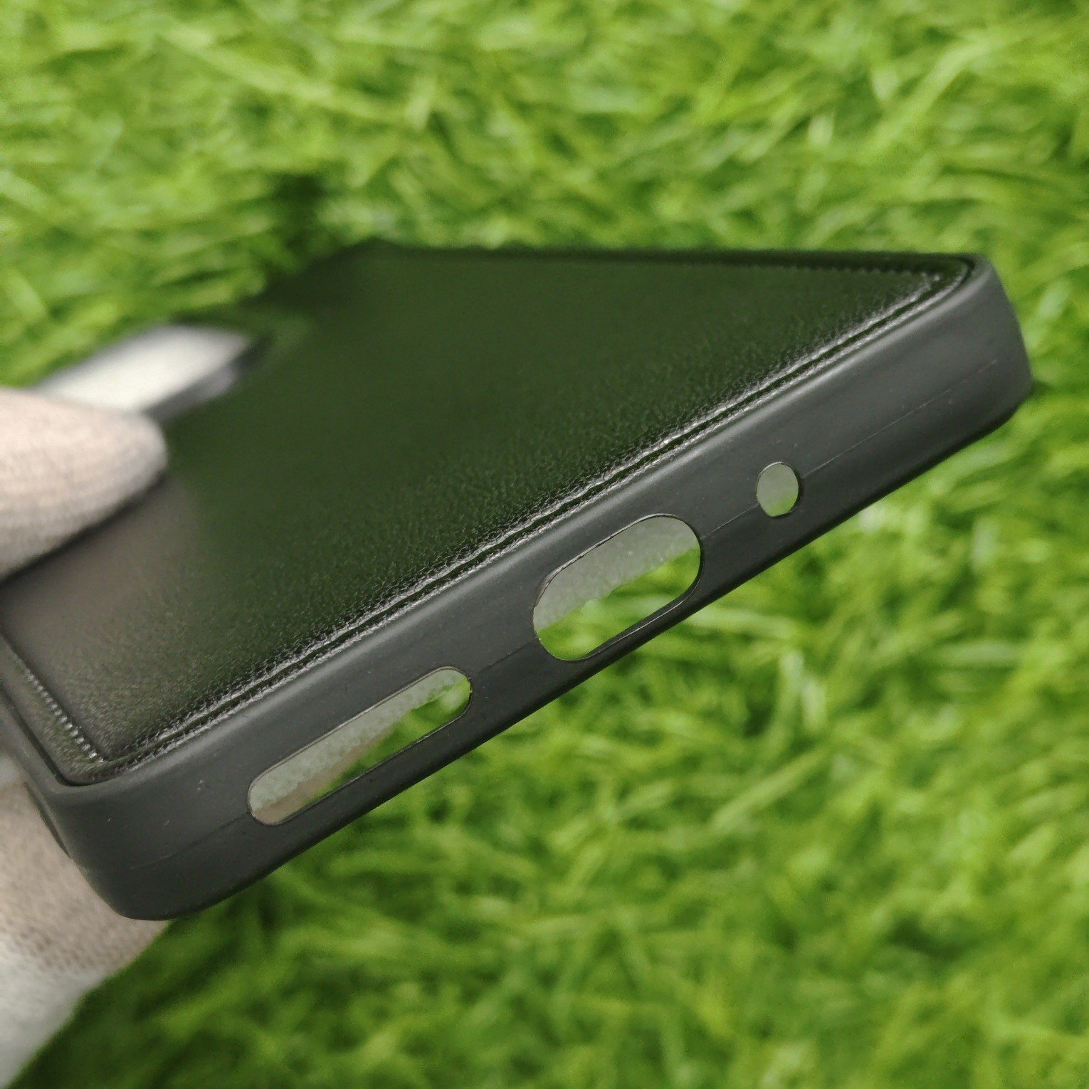 Motorola G86 & G86 Power Premium Puffer Leather Finish Back Cover With Metal Lion Logo - Image 5