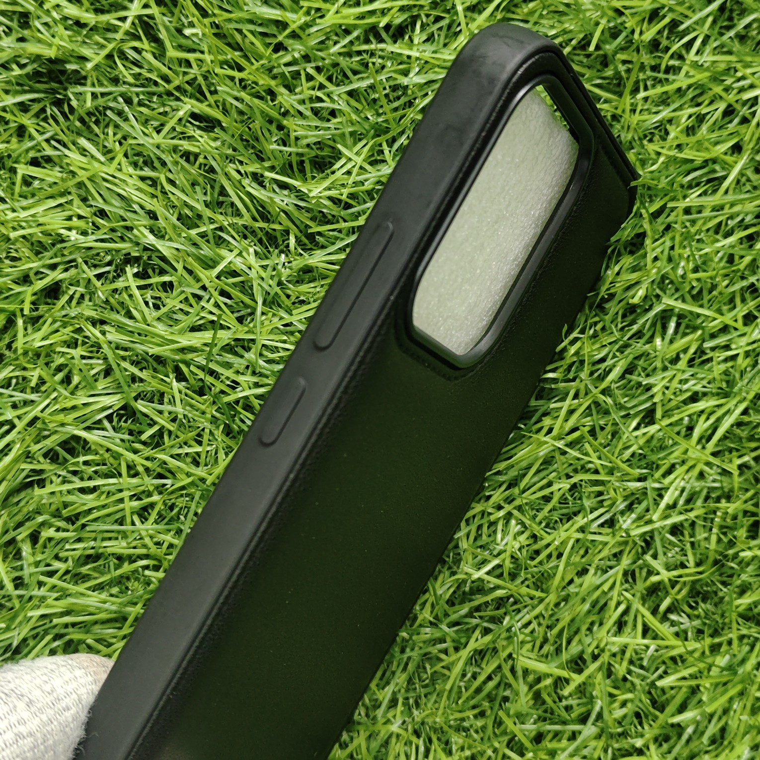 Oppo Reno 14 Premium Puffer Leather Finish Back Cover With Metal Lion Logo - Image 4