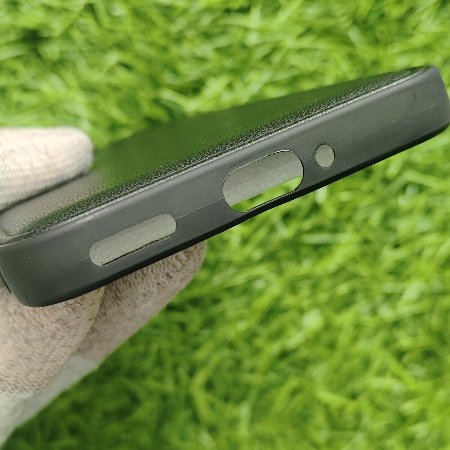 Oppo Reno 14 Premium Puffer Leather Finish Back Cover With Metal Lion Logo - Image 5