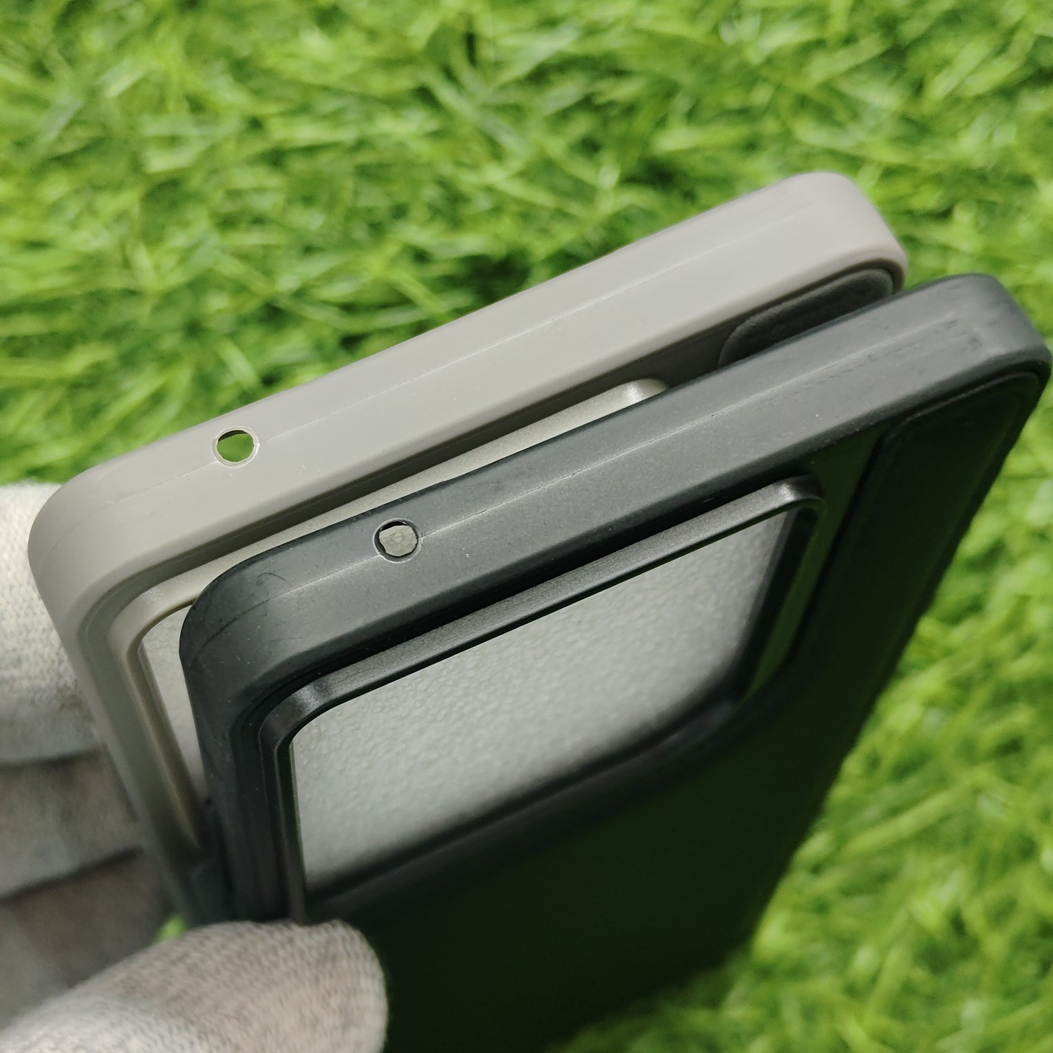 Motorola Edge 60 Pro Premium Puffer Leather Finish Back Cover With Metal Lion Logo - Image 7