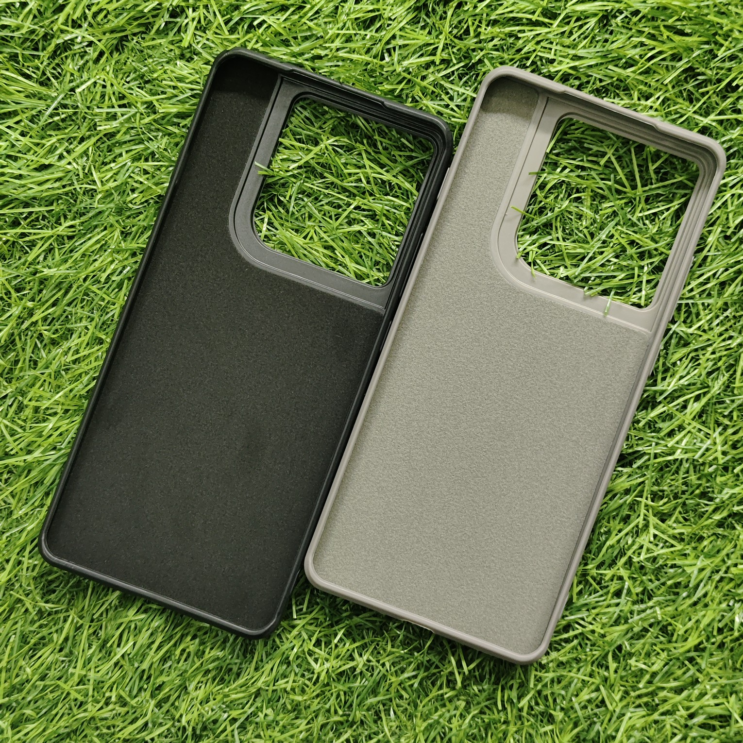 Motorola Edge 60 Pro Premium Puffer Leather Finish Back Cover With Metal Lion Logo - Image 10