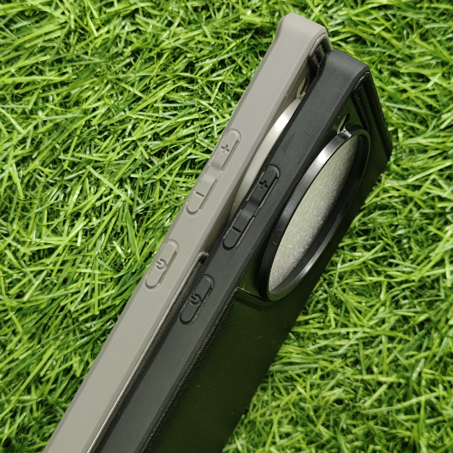 Oneplus 12R Premium Puffer Leather Finish Back Cover With Metal Lion Logo - Image 4